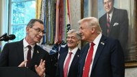Trump annonce un accord avec Pfizer pour baisser le prix de certains médicaments aux Etats-Unis