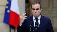 Lecornu, reconduit par Macron, dans une course contre la montre pour former un gouvernement
