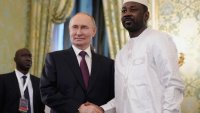 Reçu par Poutine, le chef de la junte malienne dit vouloir 