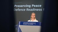 Face à la Russie, l'UE défend son projet de 