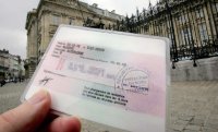 Les titres de séjour bientôt plus chers : la facture s’alourdit pour les étrangers en France