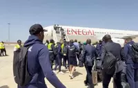 DIRECT – Après plusieurs heures d’attente, les Lions du Sénégal atterrissent enfin à l’AIBD (Vidéo)