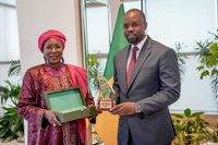 Sénégal : Ousmane Sonko reçoit un prix d’honneur de la CNDH pour sa contribution aux droits de l’Homme (Photos)
