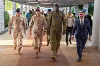 Luciano Portolano, patron de la défense italienne en visite au Niger