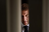 Polémique en France : Bardella accuse Macron de « se mettre à genoux » devant Alger