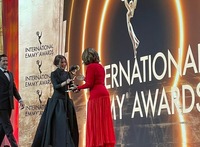 Emmy Awards 2025 : la journaliste algérienne Fayrouz Ziani distinguée à New York