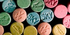 Algérie : saisie record de 1,65 million de comprimés d’ecstasy, neuf arrestations