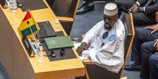 En Guinée, le retour de vacances de Mamadi Doumbouya ne suffit pas à faire taire les doutes sur sa capacité à tenir&nbsp;(…)