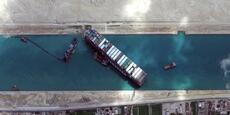 Traverser le canal de Suez, un défi technique qui se paye en centaines de milliers de dollars