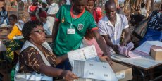 Au Malawi, le président sortant reconnaît sa défaite avant même l’annonce des résultats officiels