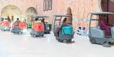 Touba : Découvrez les impressionnantes machines utilisées pour nettoyer l’esplanade de la Grande Mosquée (Vidéo)