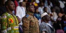Au Burkina Faso, la junte dissout officiellement tous les partis politiques