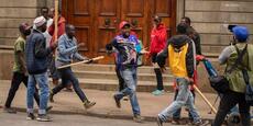 Au Kenya, le recours croissant aux « goons », ces gros bras payés pour semer le chaos dans les meetings politiques
