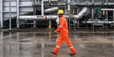 Pollution au Nigeria : un monarque réclame 12 milliards de dollars en justice à Shell