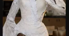 Gamou : Ndeye, la fille d’Aziz Ndiaye, séduit avec une élégante tenue blanche (photos)
