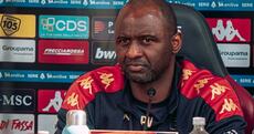 Patrick Vieira proche du banc des Lions, Malick Daf dans la réflexion de la FSF