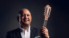 Rabah Asma s’oppose au MAK en plein concert en France : “Personne ne peut diviser l’Algérie”