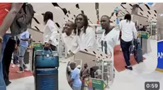 AIBD – Après son passage au PJF, Wally Seck quitte le Sénégal, la tête sur les épaules. Regardez (vidéo)