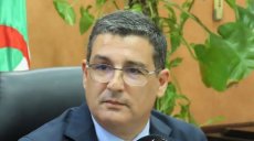 Le ministre de la Santé secourt un passager en plein vol, son geste applaudi sur la toile