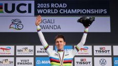 Mondiaux de cyclisme: Pogacar conserve son titre en écrasant la course à Kigali