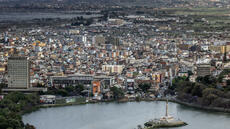 À Madagascar, les métiers de l'économie informelle: les porteurs d'eau [2/3]