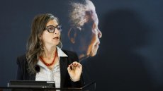 Afrique du Sud: rapporteuse de l'ONU pour les territoires palestiniens Francesca Albanese se rend à la fondation Mandela