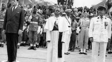 Objets de pouvoir - Congo-Brazzaville: la soutane de l'abbé Fulbert Youlou [5/10]