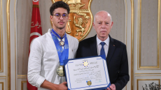 Ahmed Jaouadi décoré par Kaïs Saïed