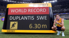 Le perchiste Duplantis s'élève plus...sur le toit du monde