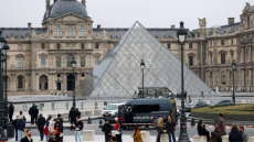 Vol au Louvre : les bijoux restants transférés à la Banque de France