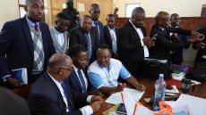 En Tanzanie, l'opposant Tundi Lissu affiche sa combativité devant la justice, son audition reportée en juin