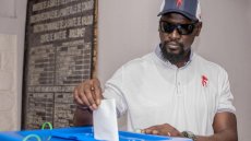 À la Une: le général Mamadi Doumbouya candidat à la présidentielle en Guinée