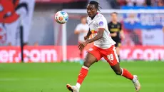 Yan Diomandé signe un triplé historique en Bundesliga à 19 ans
