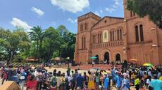 «Il est parti dans la gloire»: en Afrique, les hommages affluent après la mort du pape François