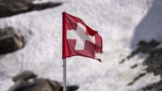 Ni indifférent, ni à l'écart: comment expliquer le rejet massif en Suisse de l'initiative pour une neutralité stricte