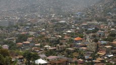 Sierra Leone: huit ans après les coulées de boue meurtrières à Freetown, «les gens construisent sans penser au danger»