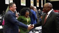 Afrique du Sud: après un an au pouvoir, un nouveau scandale fait vaciller la coalition gouvernementale