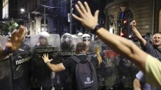 Serbie : deuxième nuit de manifestations antigouvernementales à Belgrade