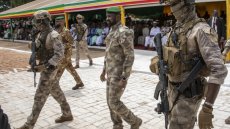 Mali: trois hauts responsables de l'armée limogés par le général Assimi Goïta