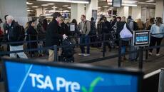 États-Unis: les visiteurs étrangers sans visas bientôt obligés de fournir l'historique de leurs réseaux sociaux pour (…)