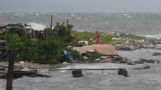 Rafales à près de 200km/h, inondations massives... Les images de l'ouragan Melissa qui touche Cuba après avoir (…)