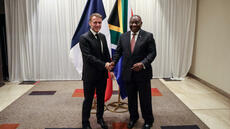 Tournée africaine : Emmanuel Macron en visite en Afrique du Sud avant le début du G20