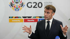 France-Algérie: le président Macron évoque une reprise du dialogue avec Alger