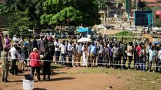 En Ouganda, Internet est toujours bloqué et des problèmes techniques perturbent les opérations de vote