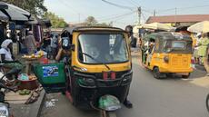 Guinée: le bombona, tricycle en vogue, exclu des grandes artères en raison d'accidents fréquents [1/3]