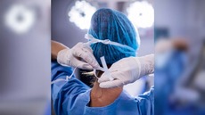 Soignantes révoquées, conseils disciplinaires… Quand l’hôpital parisien mène la chasse aux calots