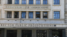 Afrique du Sud: un ex-policier et un ancien informateur poursuivis pour crime d’apartheid, première mondiale