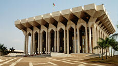 Cameroun: polémique autour de réceptions au palais de Paul Biya avant la présidentielle d'octobre