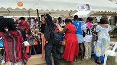 À Abidjan, une grande exposition de friperie illustre cette tendance vestimentaire grandissante en Côte d’Ivoire