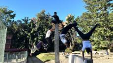 Madagascar: des athlètes et leur coach en plein «parkour» du combattant